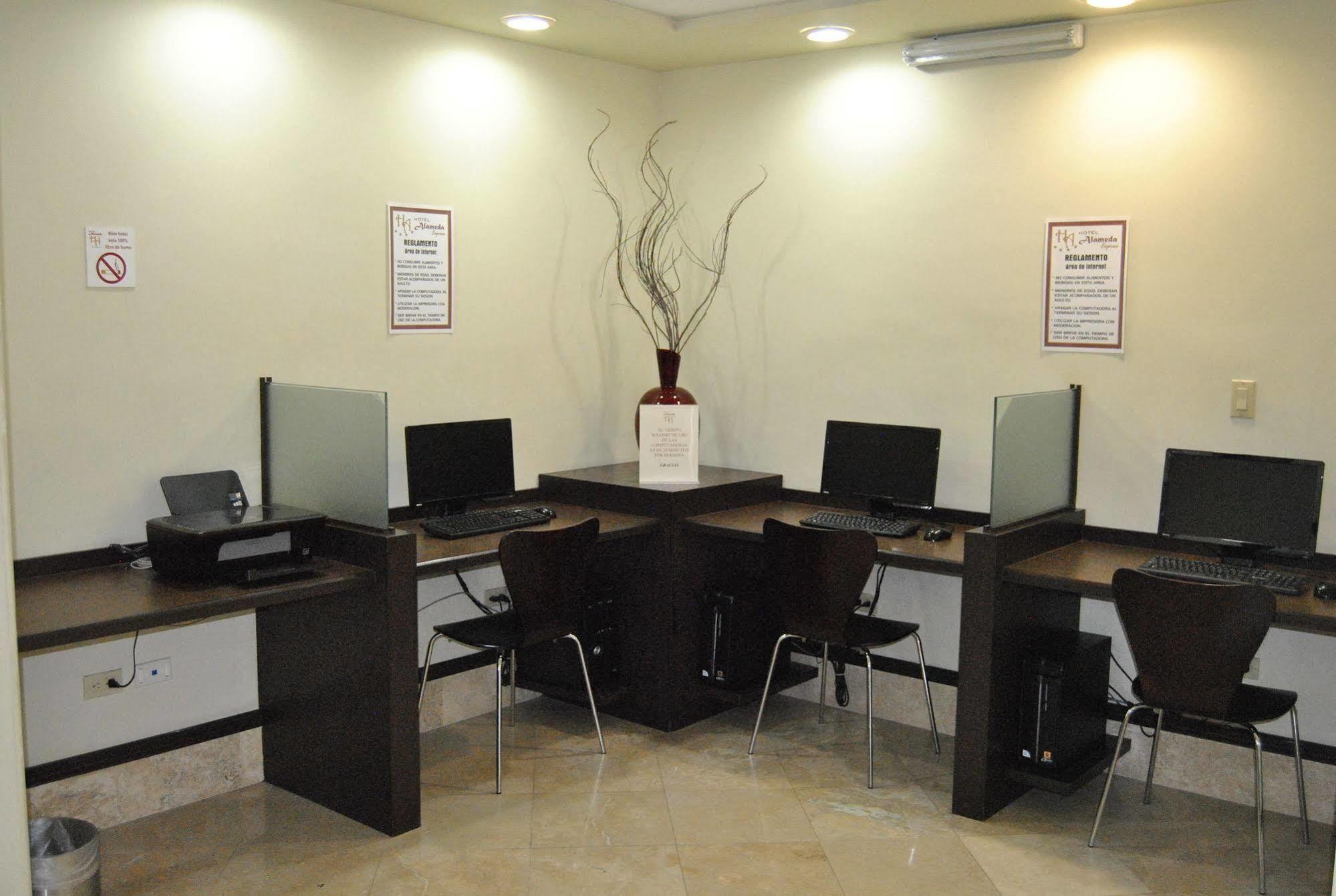 Hotel Alameda Express Матаморос Екстериор снимка